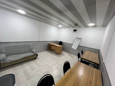 Аренда под офис недалеко Метро Беруний, Акфамедлайн 20м2 200$