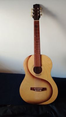 klassik gitara sotiladi