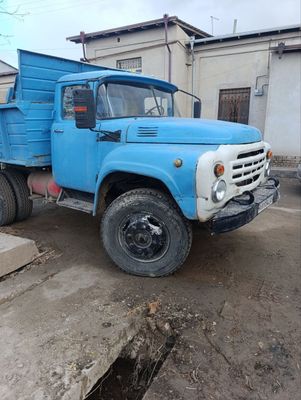 Zil moshinasi sotiladi