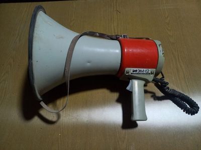 Продаётся мегафон и школьный звонок
