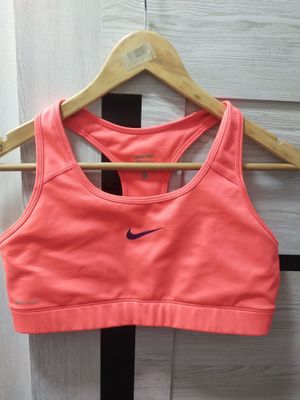 Спортивный топ Nike