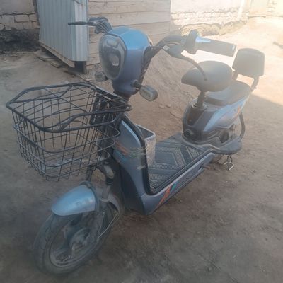 Скутер сотилади