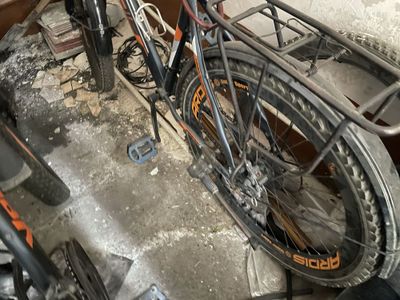 Velik sotiladi holati yaxshi srochno sotiladi arzonga beriladi