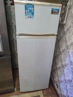 Холодильник сотилади