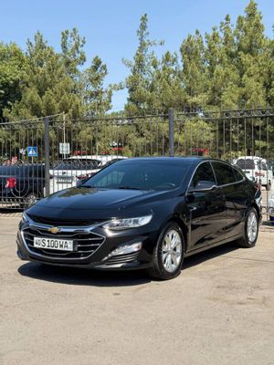 Malibu 2 premier srochnaga bervoriladi 2022yil 50.000km