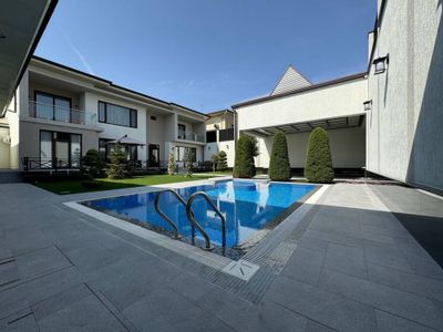 Евро дом на Амира Темура 8 соток площадь дома 650м2