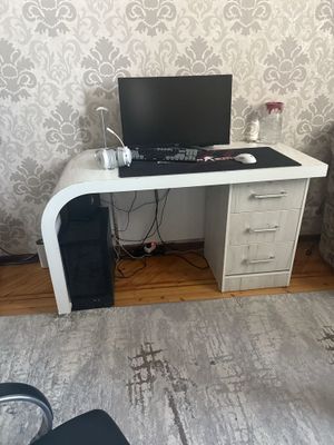 Mebel ofis va kanpiyuter uchun