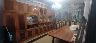 пордаеться стенка, стол 12 сиулья