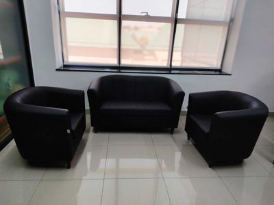 Ofis uchun divan va kreslo sotiladi - ideal holatda