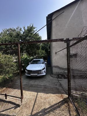 Shahar tashqarisida dalahovli sotiladi