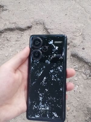 Karopka dak bor. Kamera 200 mp. Zaryad 120W. Aybi yoq ideal. Narxi 3.5