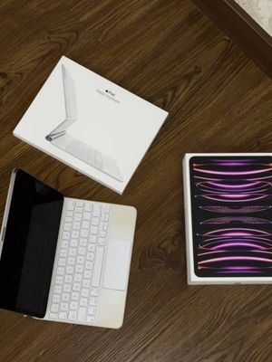 iPad Pro 11 (4th Generation) Wi-Fi + Apple Keyboard