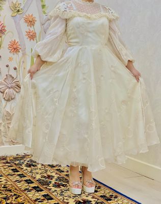 Молочное платье