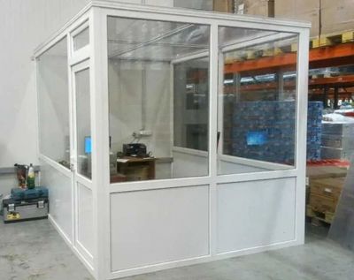 Продам 2 будки из пластика с окнами