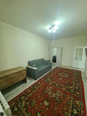 Продаётся Чиланзар 19 кв 1в2 ком 3этаж 4 дома .