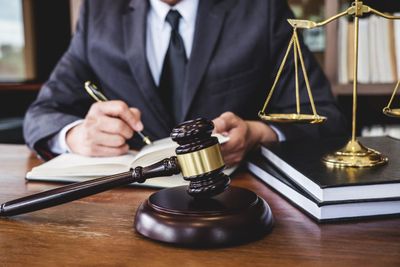 Адвокат юрист хизмати