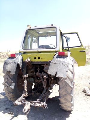 Traktor sotiladi