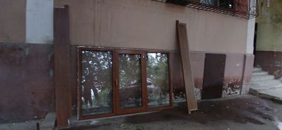 Продаётся окно с двумя подокольниками 215см × 145см