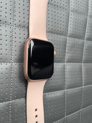 Продаю Apple Watch 44 мм, серии 4 и 7 — отличное состояние!