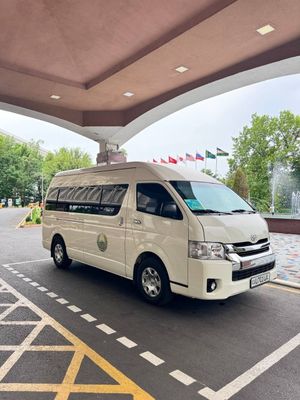 Sotiladi Toyota Hiace 2012