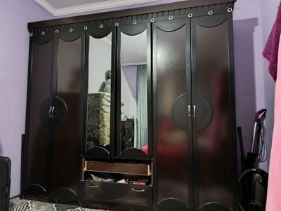 2 та тумбаси хам бор