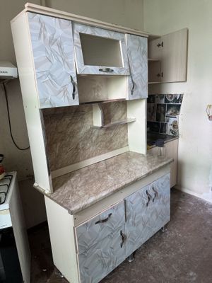 Kuxiniy mebel ishlatilgan
