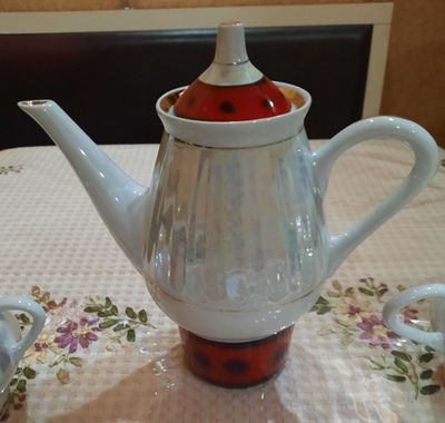 Абсолютно новый, фарфоровый кофейник, Минского фарфорового завода. К