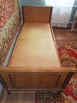 Кровать заказной дерево продается.