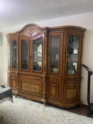 Хитой стенка сотилади