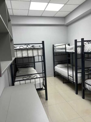 продам двухярусный кровать или двухъярусная кровать с матрасом