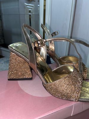 Stiletto tufli sotiladi 36