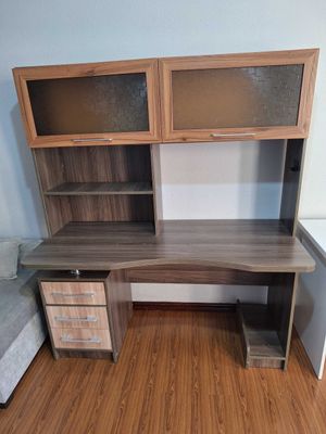 Продам отличный, качественный компьютерный стол, размер-150х65х170