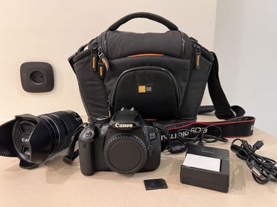 Зеркальный фотоаппарат Canon EOS 650D