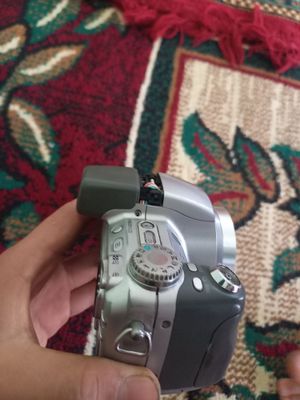 Foto aparat Juda zur faqat batareykasi yuq ishlashiga garantya