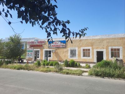 Uchquduq shahrida 1900m.kv ga bino va inshoot ko'chmas mulki sotiladi
