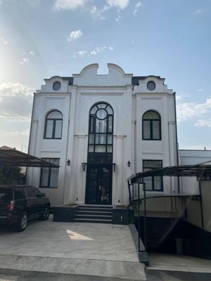 Ижарага берилади 3 каватли шинам уй бассейн ва финский саунаси билан