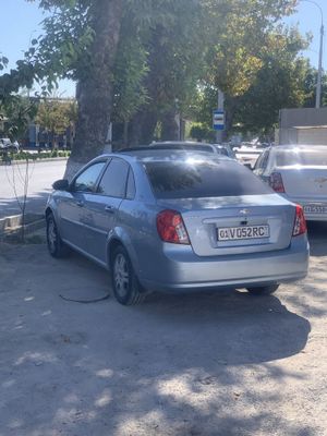 Lasseti 1.6 2013 srocna sotiladi