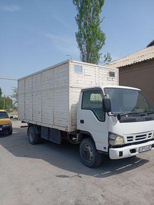 Isuzu NQR aftobuzdan yigilgan