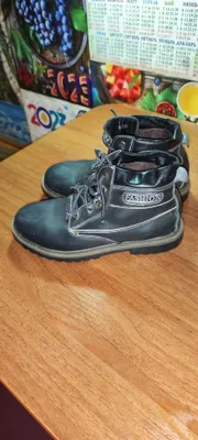 Продам ботинки. .
