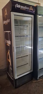 Продаются витиринный холодильники угур