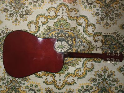 Акустическая гитара