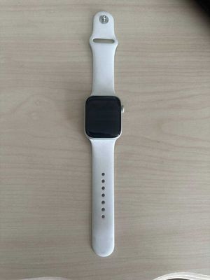 Apple Watch SE 44mm (Gen 2) в идеальном состоянии