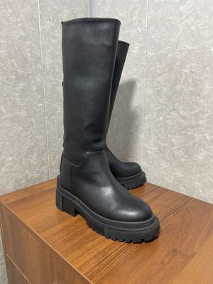 Женские сапоги , с легким утеплением , новые
