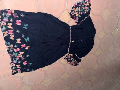 Кийимлар холати яхши. Тоза .
