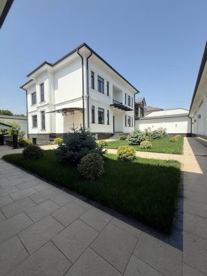 возле парка Локомотив Дом 8 соток