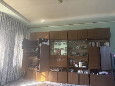 Продается стенка ипортная б/у раздельная четырех сексия