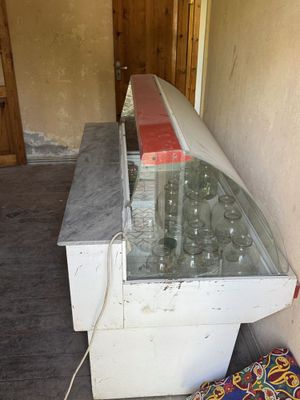 Vitrinna xaladelnik sotiladi