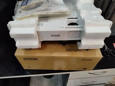 Продам проектор EPSON EB-E350