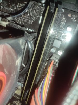 Озу(RAM) ddr4 4gb 2ta 2666 (2tasiga bir yuz ellik)