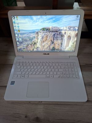 Notebook Sotiladi Asus